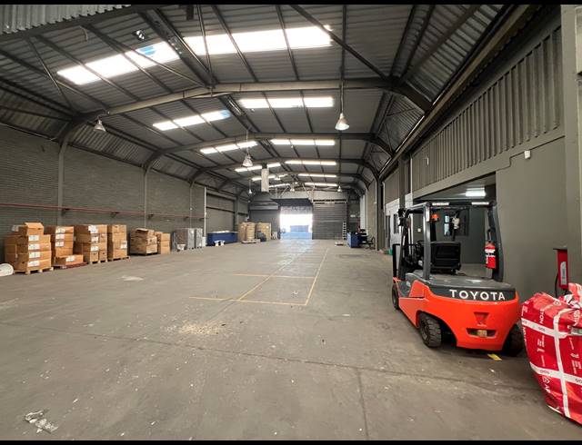3,399M² WAREHOUSE FOR SALE IN BEACONVALE